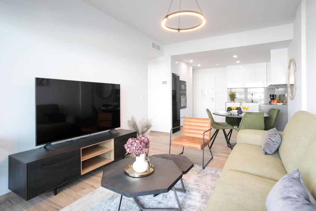 Arenales Terrace Refugee New Apartment With Pool And Gym Arenales del Sol Exterior photo